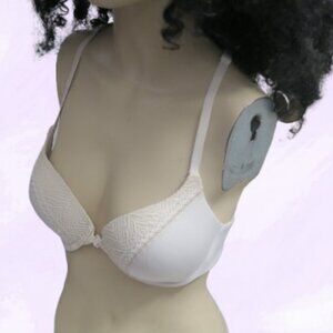 Victoria's Secret body by victoria perfect shape bra in white/off white size 32D